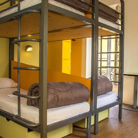 Hi Les Camelias Hostel