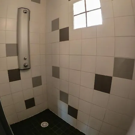 Hi Les Camelias Hostel Nice