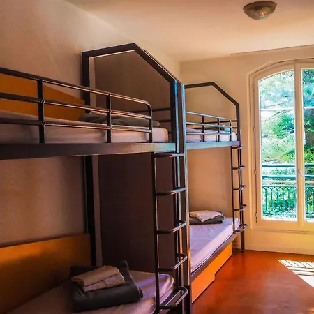 Hi Les Camelias Hostel