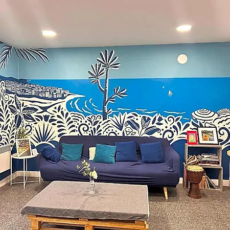 Hi Les Camelias Hostel *