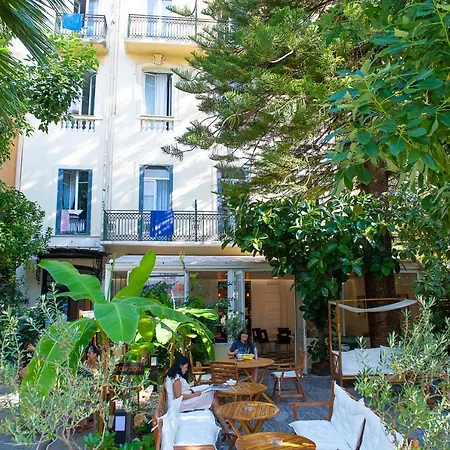 Hi Les Camélias Nizza